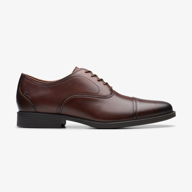 Shop Best & Smart Black Formal Shoes for Men Online in UAE | Clarks